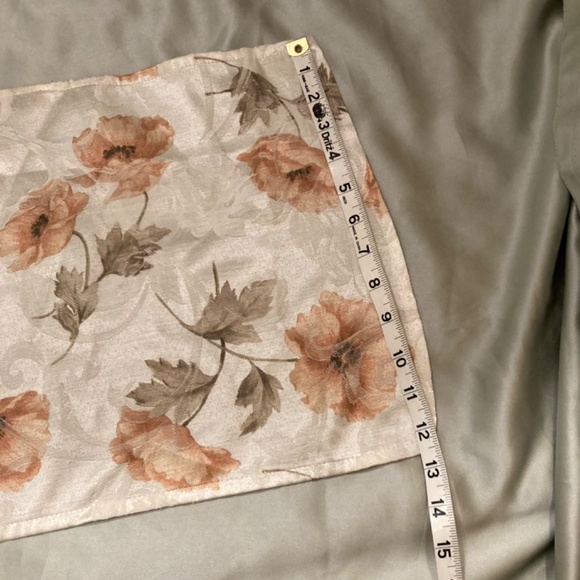 Tablecloth Measures 59”x83” with Matching Runner 12.5”x29” EUC Very Elegant - Picture 5 of 5